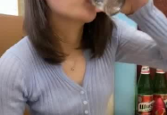 喝酒小姐姐吸烟